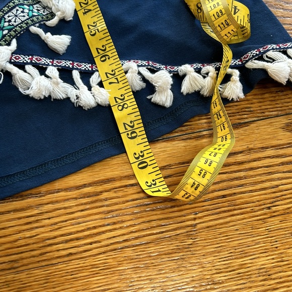 Umgee blue fringe top, tunic style.  Long sleeve.  Good condition. Size Medium. - Picture 8 of 8